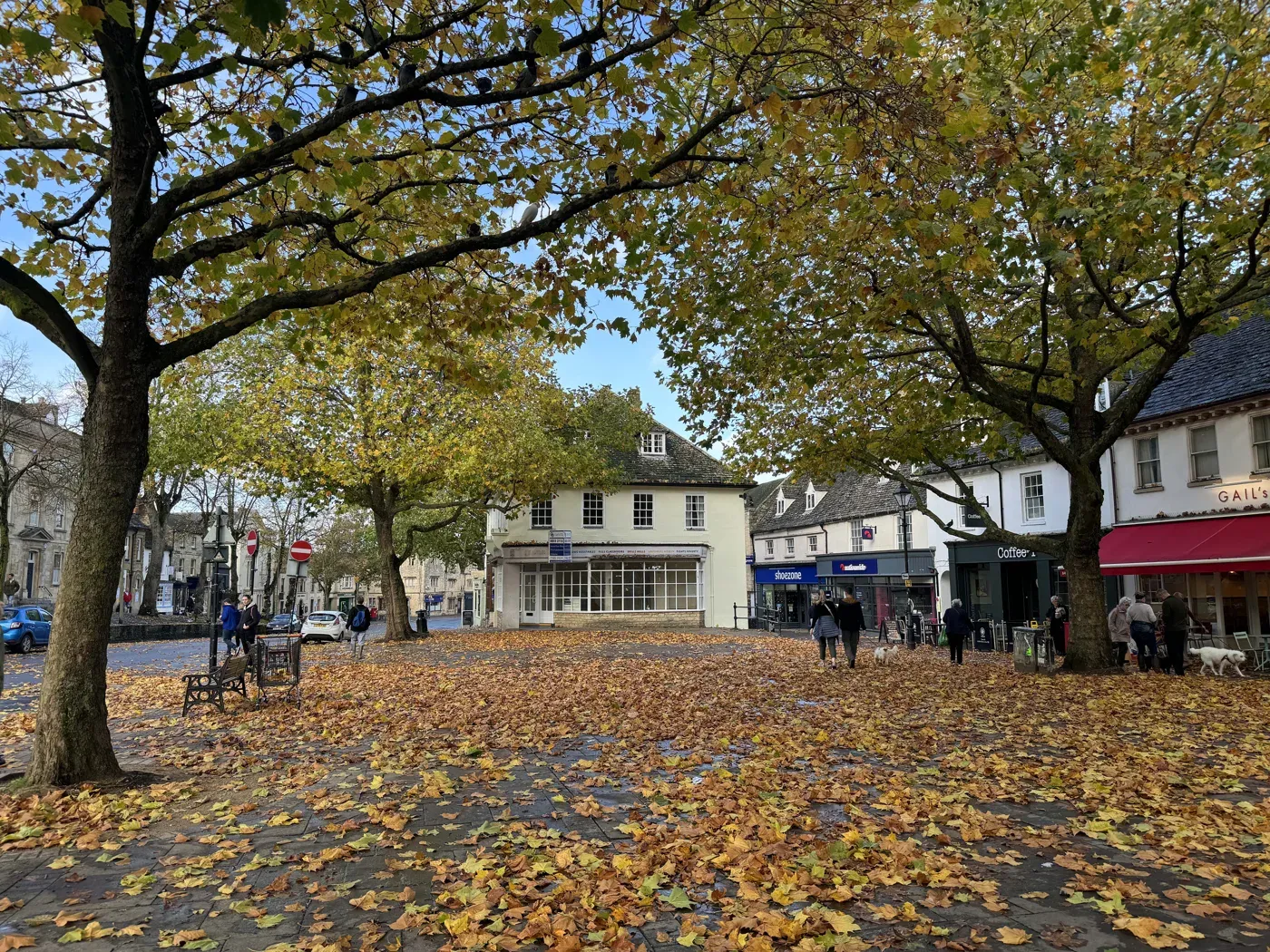 Witney's Market Square, part of the stretch closed to motor traffic from 28 September to 9 October. The photo was taken before the works began.